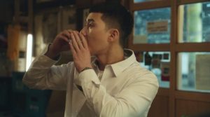 Why Do Koreans Turn To The Side When Drinking? Etiquette Explained korean-drinking-etiquette-scene