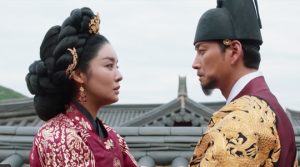 Is "The Queen Who Crowns" Based on a Novel? the-queen-who-crowns-04